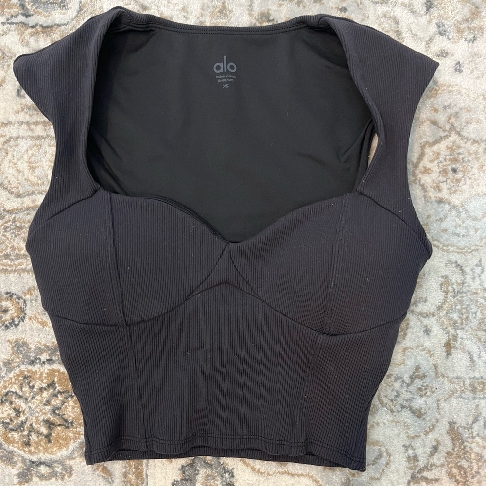 ALO Yoga Ribbed Sweetheart Short Sleeve crop in black XS